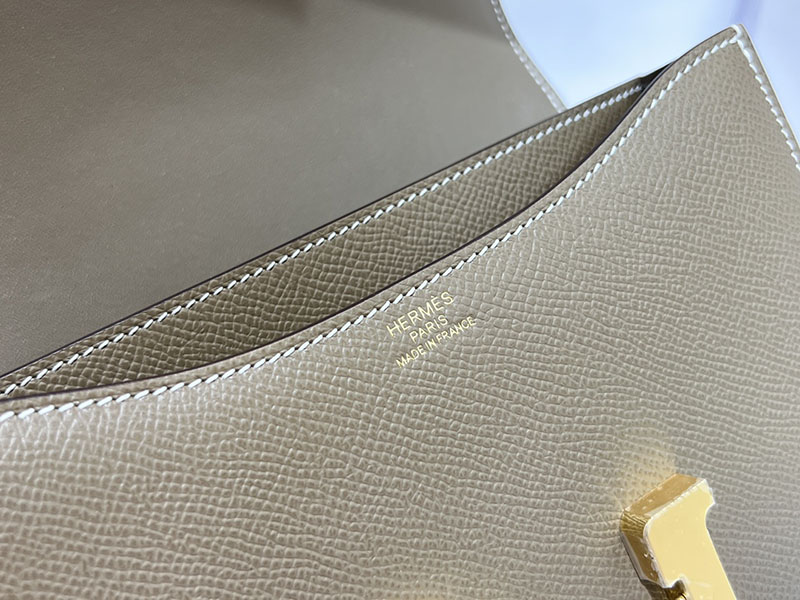 エルメススーパーコピー コンスタンス ミニ 定価 HERMES コンスタンス1 ミニ エトゥープ ヴォーエプソン ゴールド金具 2524498 - 画像 (3)