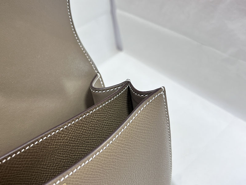 エルメススーパーコピー コンスタンス ミニ 定価 HERMES コンスタンス1 ミニ エトゥープ ヴォーエプソン ゴールド金具 2524498 - 画像 (2)