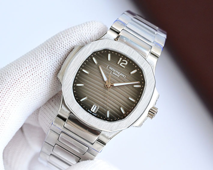 最高級パテックフィリップスーパーコピー PATEK PHILIPPE ノーチラス レディース 7118/1200A-011 ダイヤモンドベゼル - 画像 (5)