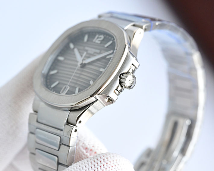 最高級パテックフィリップスーパーコピー PATEK PHILIPPE ノーチラス レディース 7118/1200A-011 ダイヤモンドベゼル - 画像 (4)