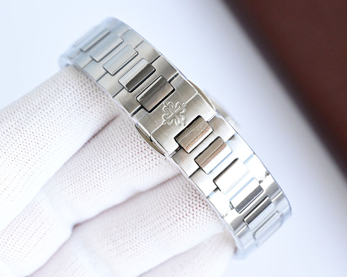 最高級パテックフィリップスーパーコピー PATEK PHILIPPE ノーチラス レディース 7118/1200A-011 ダイヤモンドベゼル - 画像 (2)