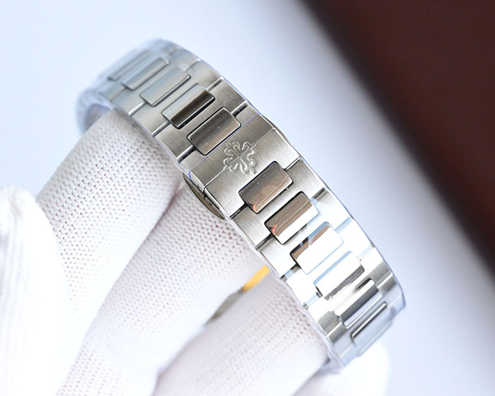 最高級パテックフィリップスーパーコピー PATEK PHILIPPE ノーチラス レディース 7118/1A-001 パテックフィリップ レディース 人気 - 画像 (2)