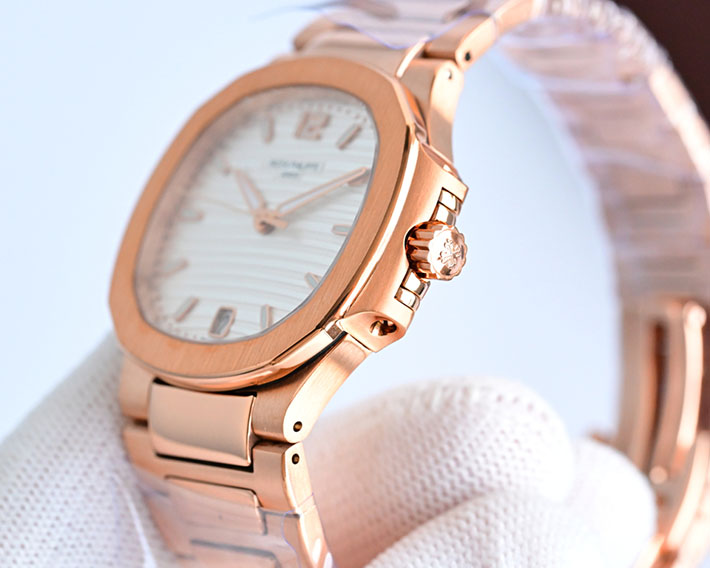 最高級パテックフィリップスーパーコピー PATEK PHILIPPE ノーチラス 7118/1200R-001 シルバー・オパーリン レディース 腕時計 - 画像 (4)