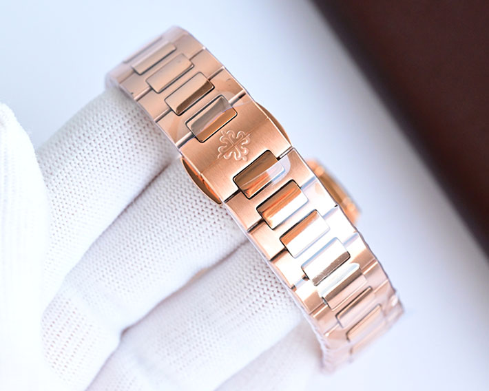 最高級パテックフィリップスーパーコピー PATEK PHILIPPE ノーチラス 7118/1200R-001 シルバー・オパーリン レディース 腕時計 - 画像 (3)