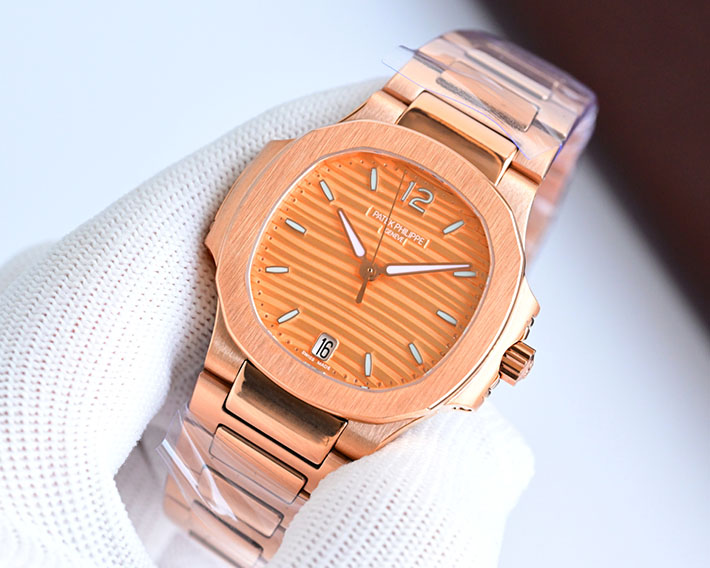 最高級パテックフィリップスーパーコピー PATEK PHILIPPE ノーチラス レディース 7118/1R-010 レディース 腕時計 - 画像 (9)