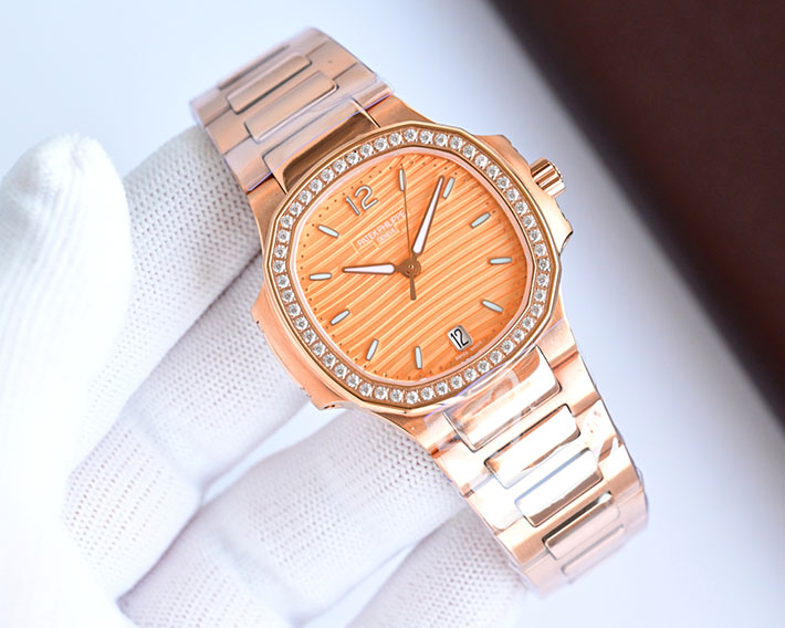 最高級パテックフィリップスーパーコピー PATEK PHILIPPE ノーチラス レディース 7118/1R-010 レディース 腕時計 - 画像 (7)