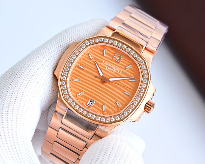最高級パテックフィリップスーパーコピー PATEK PHILIPPE ノーチラス レディース 7118/1R-010 レディース 腕時計 - 画像 (5)