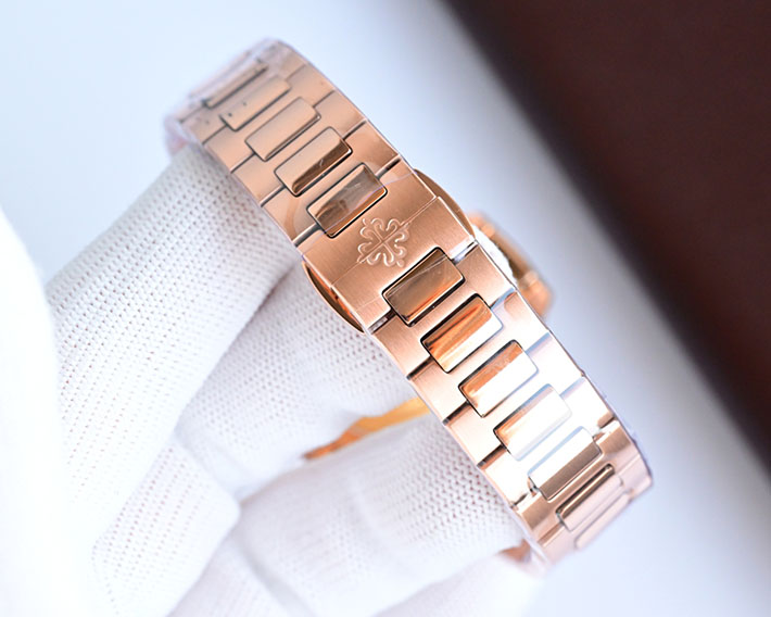 最高級パテックフィリップスーパーコピー PATEK PHILIPPE ノーチラス 7010/1R-012 ゴールデン・ブラウン レディース 腕時計 - 画像 (2)