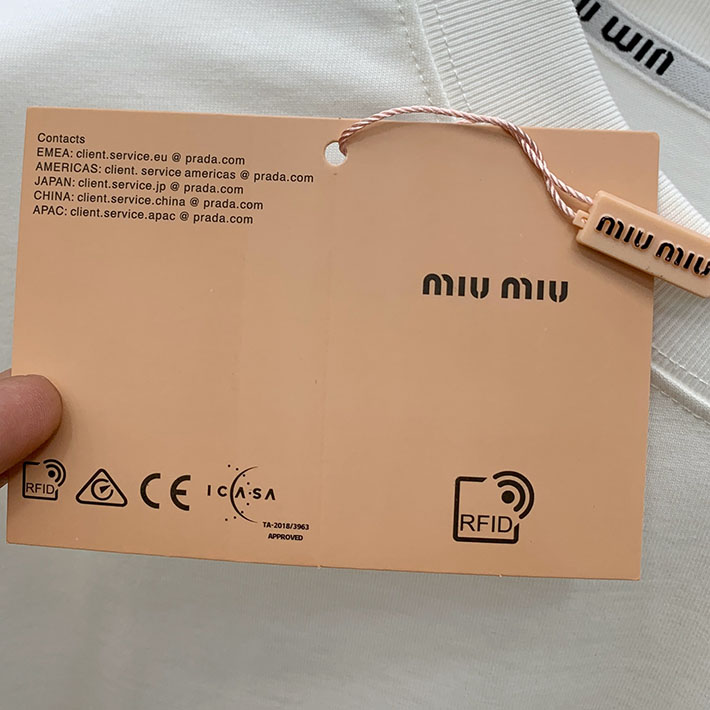 最高級MiuMiuスーパーコピー MiuMiu Tシャツ 長袖 カットソー コットン ロゴT クルーネック ホワイト 2524758 Miumiu Tシャツ アウトレット - 画像 (8)
