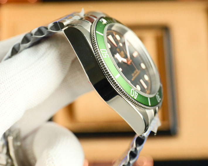 最高級チューダースーパーコピー TUDOR ブラックベイ ハロッズエディション Ref.79230G ブラック メンズ ブランド 時計 - 画像 (8)