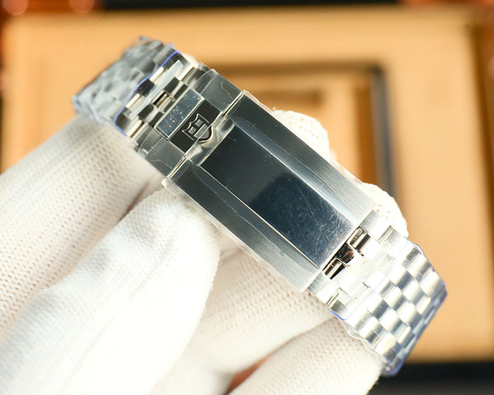 最高級チューダースーパーコピー TUDOR ブラックベイ ハロッズエディション Ref.79230G ブラック メンズ ブランド 時計 - 画像 (7)