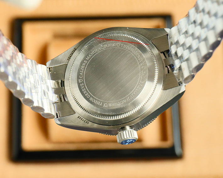 最高級チューダースーパーコピー TUDOR ブラックベイ ハロッズエディション Ref.79230G ブラック メンズ ブランド 時計 - 画像 (5)