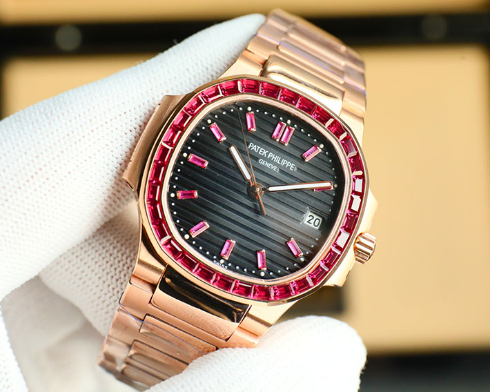 最高級パテックフィリップスーパーコピー ノーチラス Off Catalogue Nautilus Platinum Ruby Bezel 5711/112P-001 - 画像 (7)