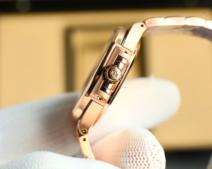 最高級パテックフィリップスーパーコピー ノーチラス Off Catalogue Nautilus Platinum Ruby Bezel 5711/112P-001 - 画像 (6)