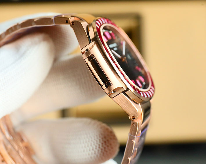 最高級パテックフィリップスーパーコピー ノーチラス Off Catalogue Nautilus Platinum Ruby Bezel 5711/112P-001 - 画像 (5)
