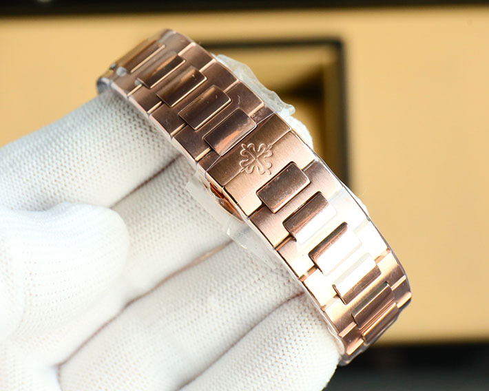 最高級パテックフィリップスーパーコピー ノーチラス Off Catalogue Nautilus Platinum Ruby Bezel 5711/112P-001 - 画像 (4)