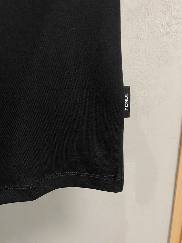 最高級フェンディスーパーコピー キッズ ロングTシャツ FENDI ROMA ロゴ クルーネック 長袖シャツ ブラック 2524821 フェンディ Tシャツ メンズ - 画像 (5)