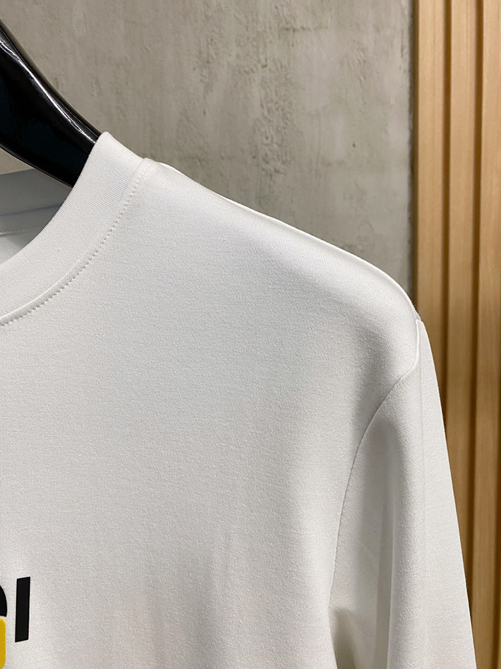 最高級フェンディスーパーコピー キッズ ロングTシャツ FENDI ROMA ロゴ クルーネック 長袖シャツ ホワイト 2524822 フェンディ Tシャツ メンズ - 画像 (8)