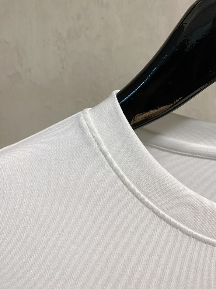 最高級フェンディスーパーコピー キッズ ロングTシャツ FENDI ROMA ロゴ クルーネック 長袖シャツ ホワイト 2524822 フェンディ Tシャツ メンズ - 画像 (6)