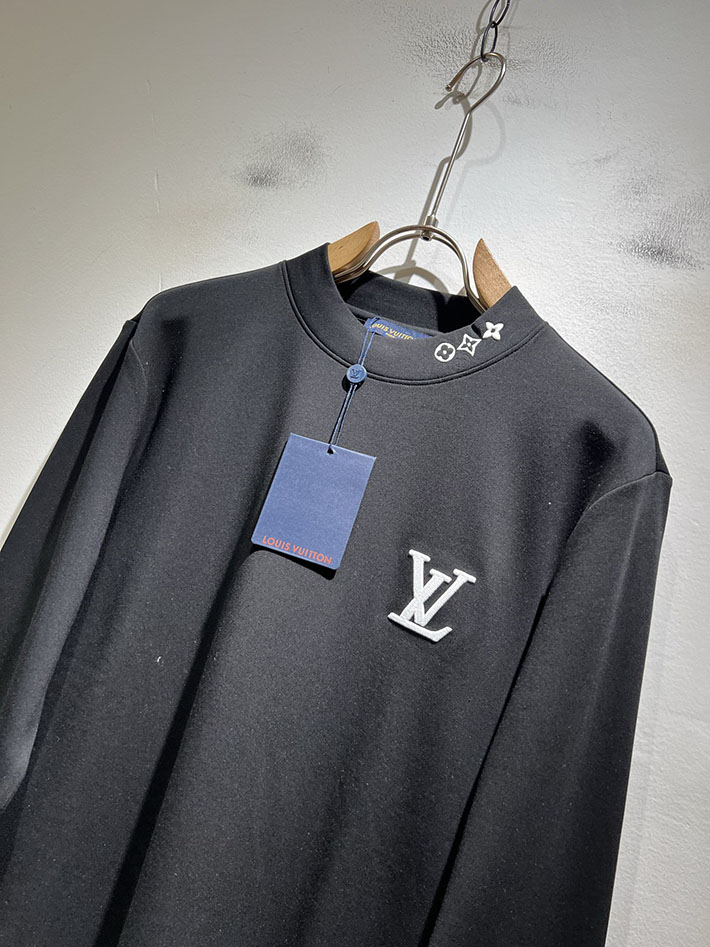 最高級ルイヴィトンスーパーコピー エンボスLVロングスリーブTシャツ アパレル ロンT トップス ブラック 2524940 ルイヴィトン トレーナー メンズ - 画像 (8)