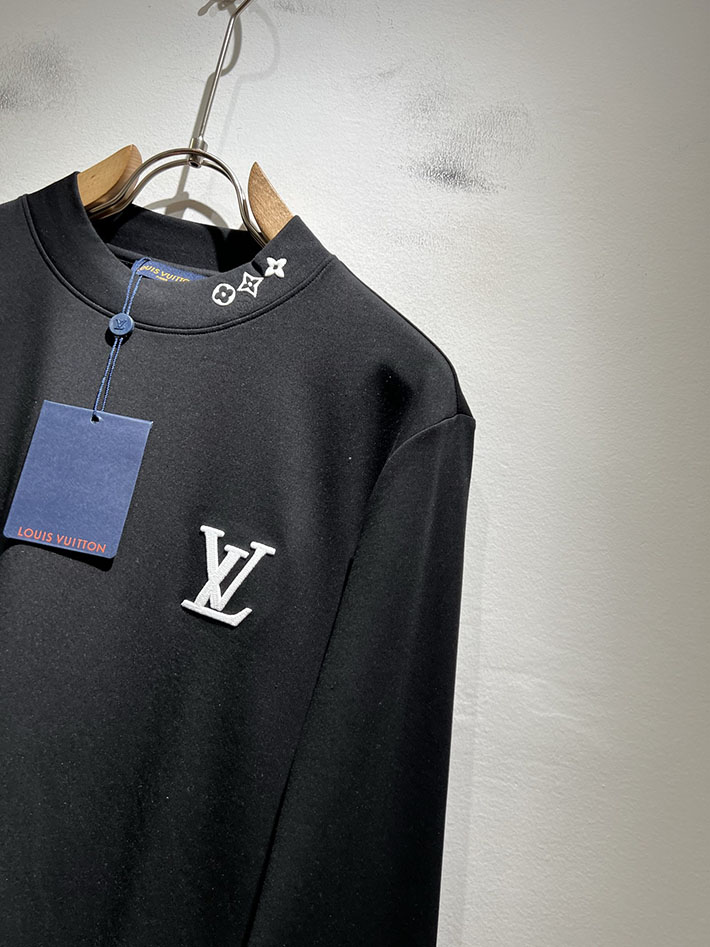 最高級ルイヴィトンスーパーコピー エンボスLVロングスリーブTシャツ アパレル ロンT トップス ブラック 2524940 ルイヴィトン トレーナー メンズ - 画像 (7)
