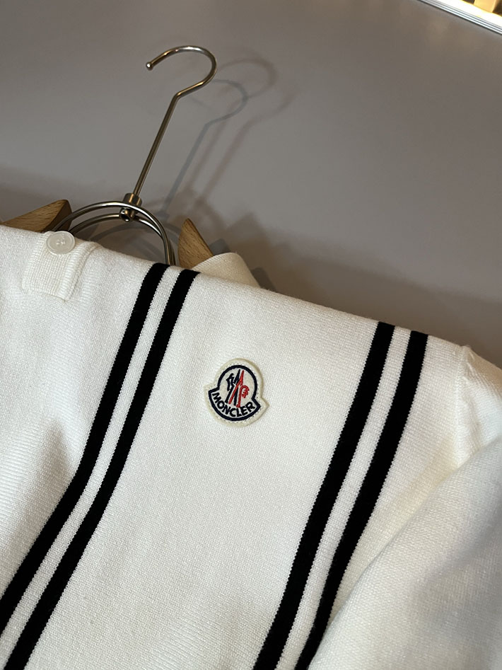 最高級モンクレールスーパーコピー MONCLER ポロシャツ 長袖 メンズ・レディース兼用 ホワイト 2524991 モンクレール ポロシャツ アウトレット - 画像 (3)