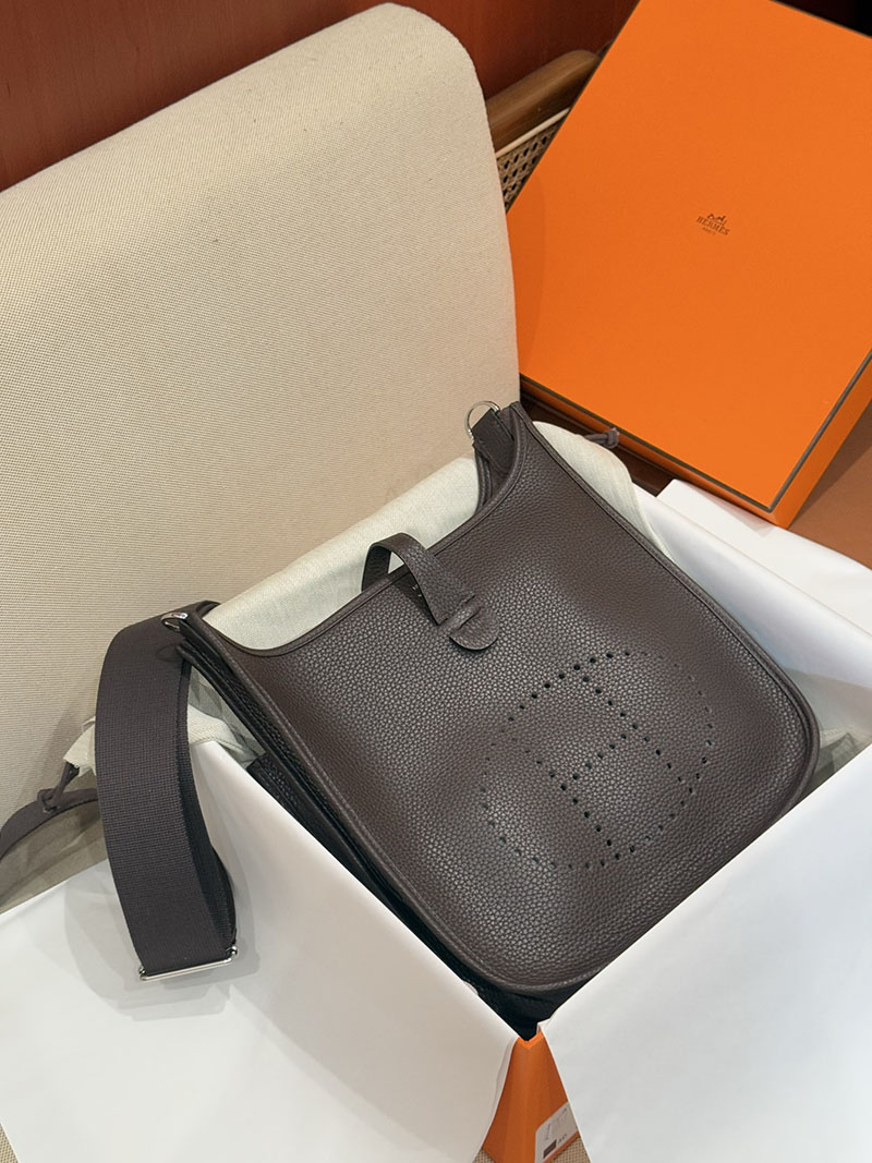 レディース エルメス バッグ HERMES エヴリン 29 PM エベンヌ トリヨンクレマンス シルバー金具 2526017 エブリン 29 定価 - 画像 (2)