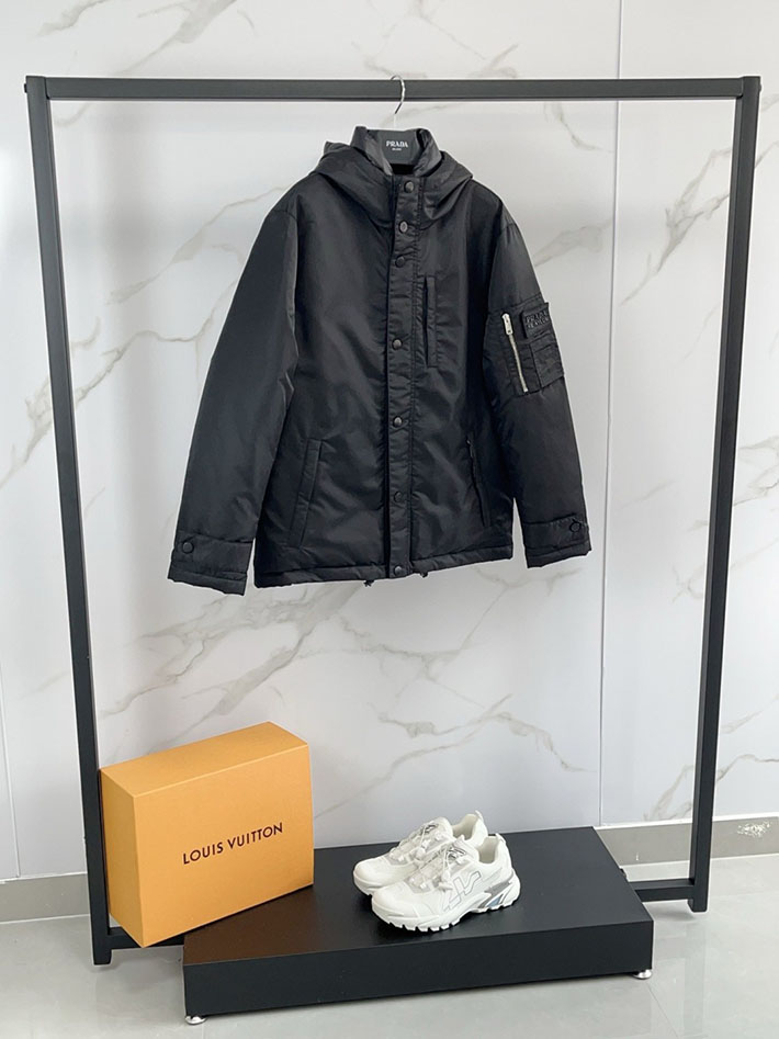 最高級プラダスーパーコピー PRADA フード付 テクニカルファブリック ダウンジャケット ブラック 2525105 プラダ ダウン メンズ アウトレット - 画像 (5)