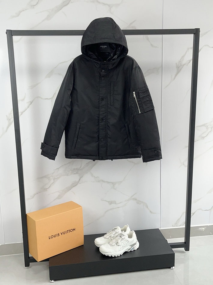 最高級プラダスーパーコピー PRADA フード付 テクニカルファブリック ダウンジャケット ブラック 2525105 プラダ ダウン メンズ アウトレット - 画像 (4)