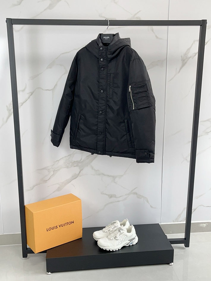 最高級プラダスーパーコピー PRADA フード付 テクニカルファブリック ダウンジャケット ブラック 2525105 プラダ ダウン メンズ アウトレット - 画像 (2)