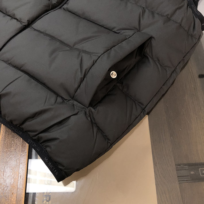 最高級モンクレールスーパーコピー Moncler Contrin ダウンベスト ロゴ付き ライトダウンベスト ブラック 2525125 モンクレール ダウンベスト 新作 - 画像 (4)