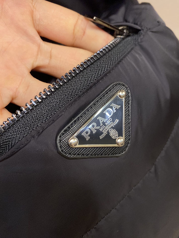 最高級プラダスーパーコピー PRADA ダウンベストSGJ191 パッド入りRe-Nylonベスト ブラック 2525129 プラダ ダウンベスト アウトレット - 画像 (6)