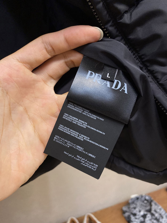 最高級プラダスーパーコピー PRADA ダウンベストSGJ191 パッド入りRe-Nylonベスト ブラック 2525129 プラダ ダウンベスト アウトレット - 画像 (3)