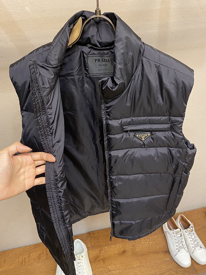 最高級プラダスーパーコピー PRADA ダウンベストSGJ191 パッド入りRe-Nylonベスト ブラック 2525129 プラダ ダウンベスト アウトレット - 画像 (2)