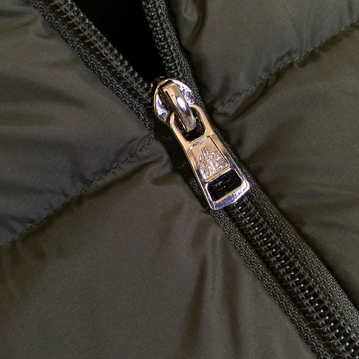 最高級モンクレールスーパーコピー Moncler ダウンベスト ダウンジレ Contrin Down Gilet カーキ 2525171 ダウンベスト コーデ メンズ - 画像 (5)