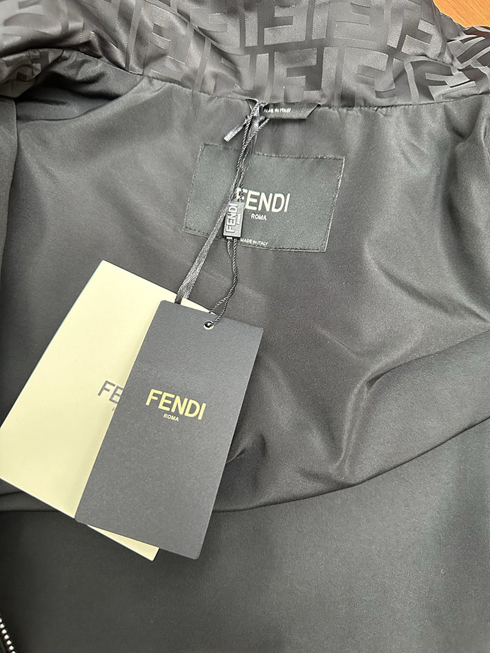 最高級フェンディスーパーコピー ナイロンジャケット FENDI FF nylon bomber ブラック 2525200 ジャケット 流行り メンズ - 画像 (4)