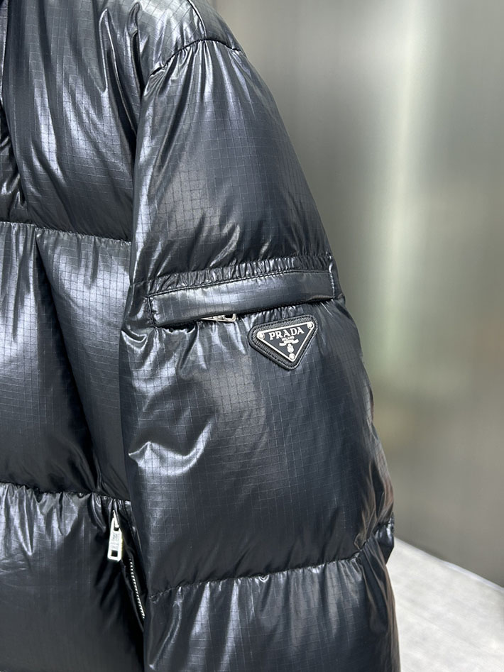 最高級プラダスーパーコピー PRADA 2025新作 Re-Nylon パファージャケット ブラック 2525217 今年 流行るダウン メンズ - 画像 (9)