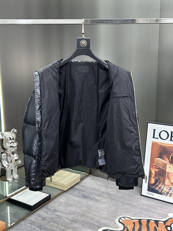 最高級プラダスーパーコピー PRADA 2025新作 Re-Nylon パファージャケット ブラック 2525217 今年 流行るダウン メンズ - 画像 (5)
