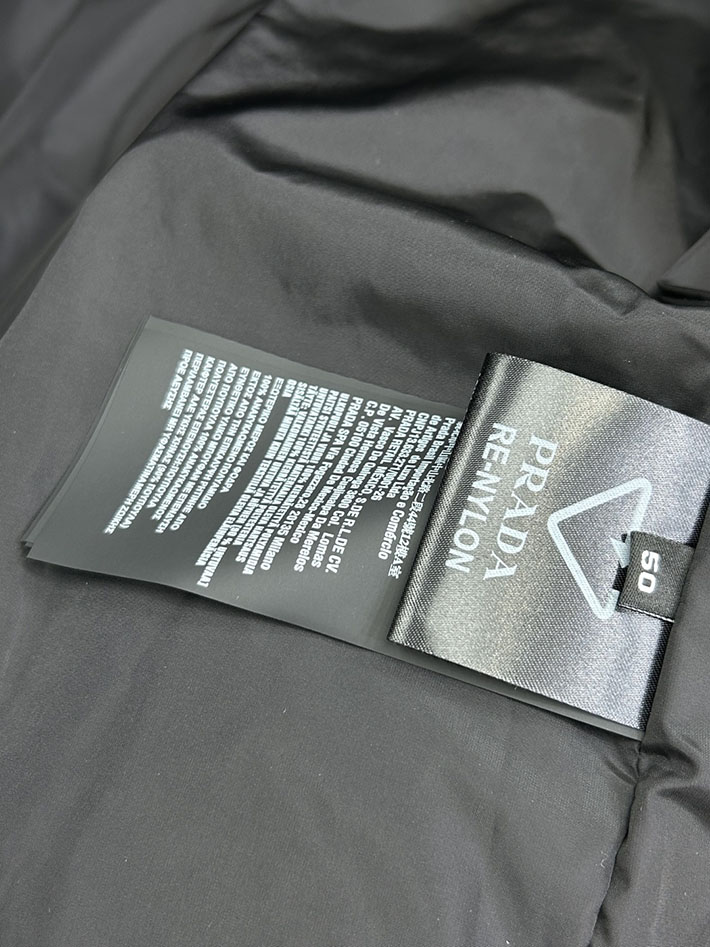 最高級プラダスーパーコピー PRADA 2025新作 Re-Nylon パファージャケット ブラック 2525217 今年 流行るダウン メンズ - 画像 (4)