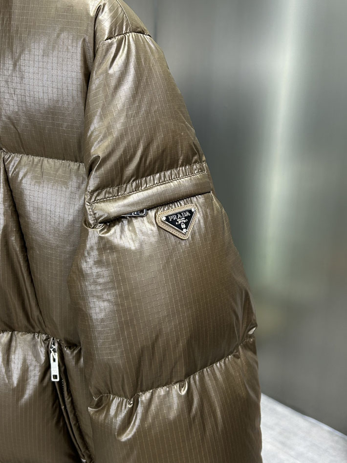 最高級プラダスーパーコピー PRADA 2025新作 Re-Nylon パファージャケット ブラウン 2525218 今年 流行るダウン メンズ - 画像 (9)