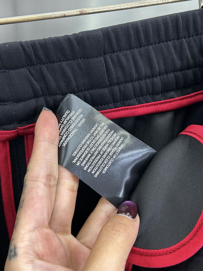 最高級プラダスーパーコピー PRADA トライアングルプレートシルク混トラックロングパンツ ブラック 2525253 プラダ パンツ メンズ - 画像 (2)