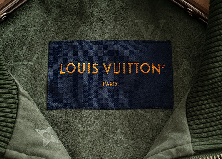 最高級ルイヴィトンスーパーコピー lv モノグラム エンベリッシュド フーデッドブルゾン カーキ 2525261 ルイヴィトン ジャケット 新作 - 画像 (9)