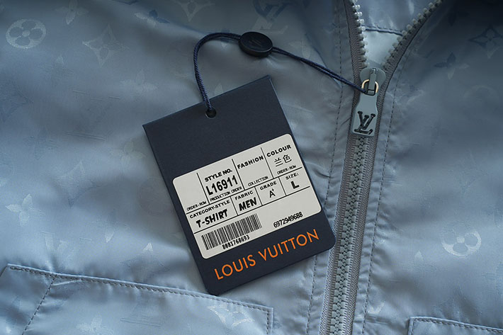 最高級ルイヴィトンスーパーコピー lv モノグラム エンベリッシュド フーデッドブルゾン スカイブルー 2525262 ルイヴィトン ジャケット 新作 - 画像 (6)