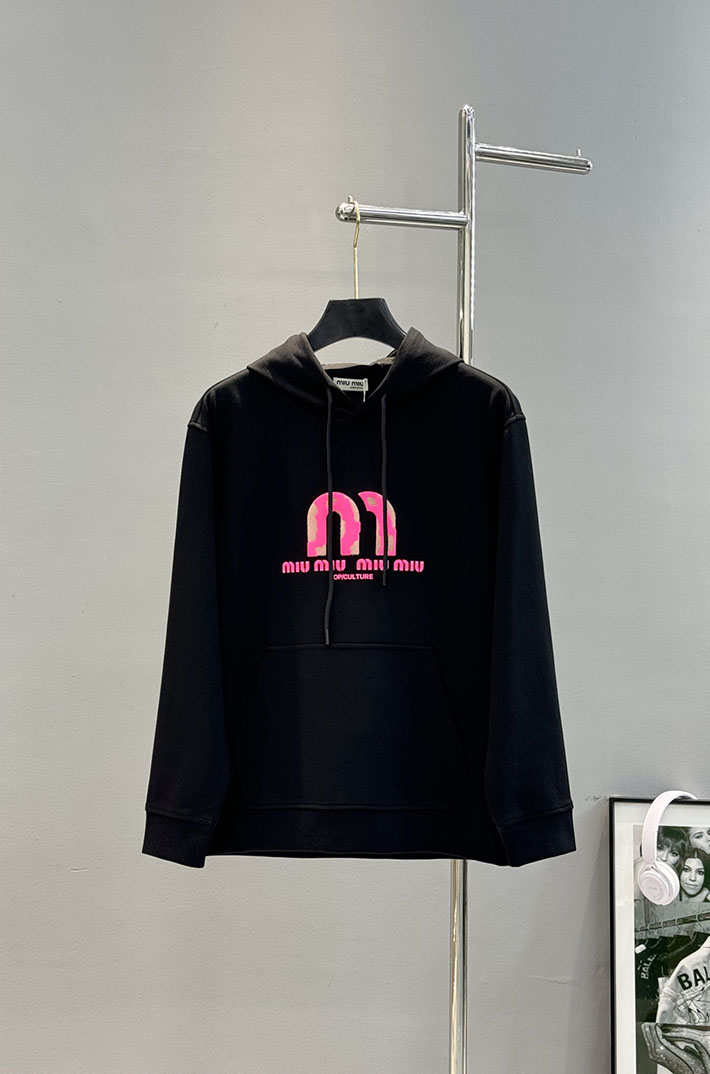 最高級MiuMiuスーパーコピー MiuMiu パーカー プルオーバー フーディー スウェット ブラック 2525294 MiuMiu パーカー メンズ - 画像 (9)