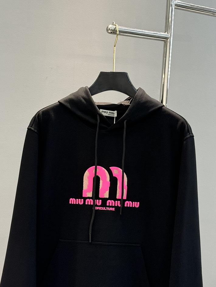 最高級MiuMiuスーパーコピー MiuMiu パーカー プルオーバー フーディー スウェット ブラック 2525294 MiuMiu パーカー メンズ - 画像 (8)