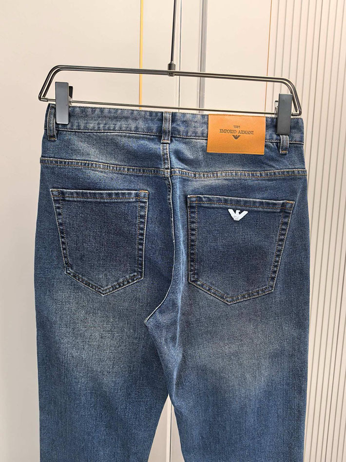 最高級アルマーニスーパーコピー メンズ ジーンズ MIX OF COLOURS ON BLUE DENIM 2525339 アルマーニ デニムパンツ - 画像 (7)