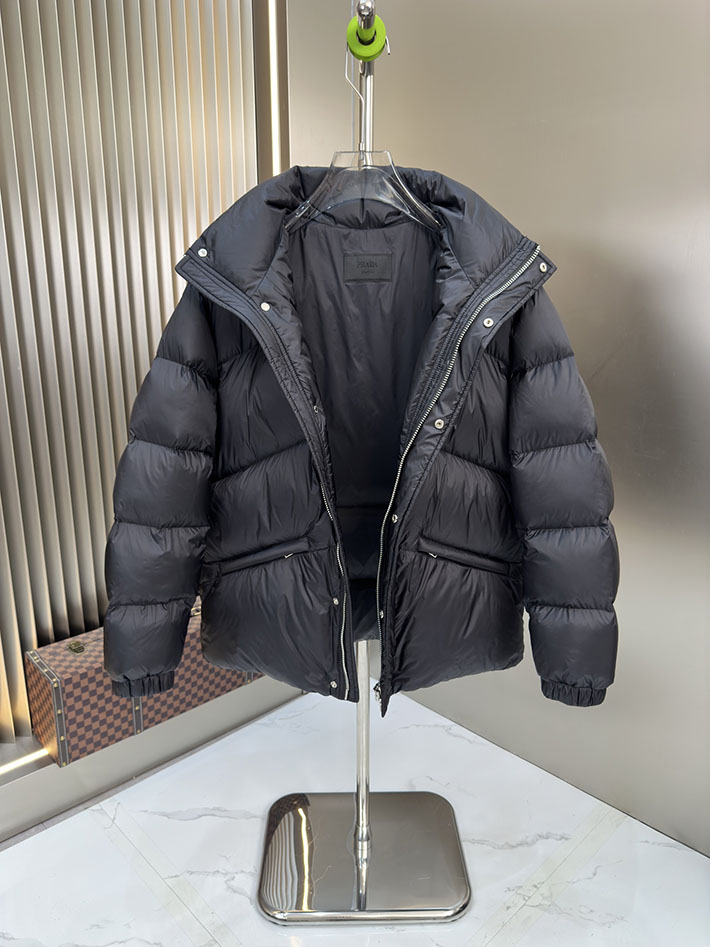 最高級プラダスーパーコピー PRADA オーバーサイズ ユニセックス ダウンジャケット ブラック 2525379 今年 流行りのダウンジャケット - 画像 (3)