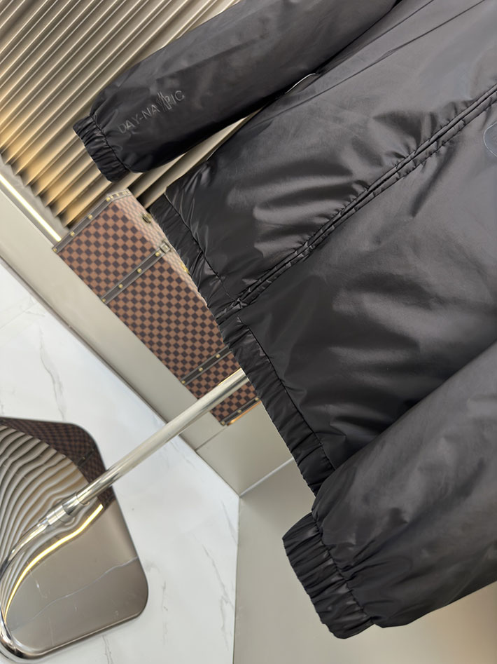 最高級モンクレールスーパーコピー Moncler ベルガン リバーシブル ショートダウンジャケット ブラック 2525382 今年 流行りのダウンジャケット - 画像 (4)
