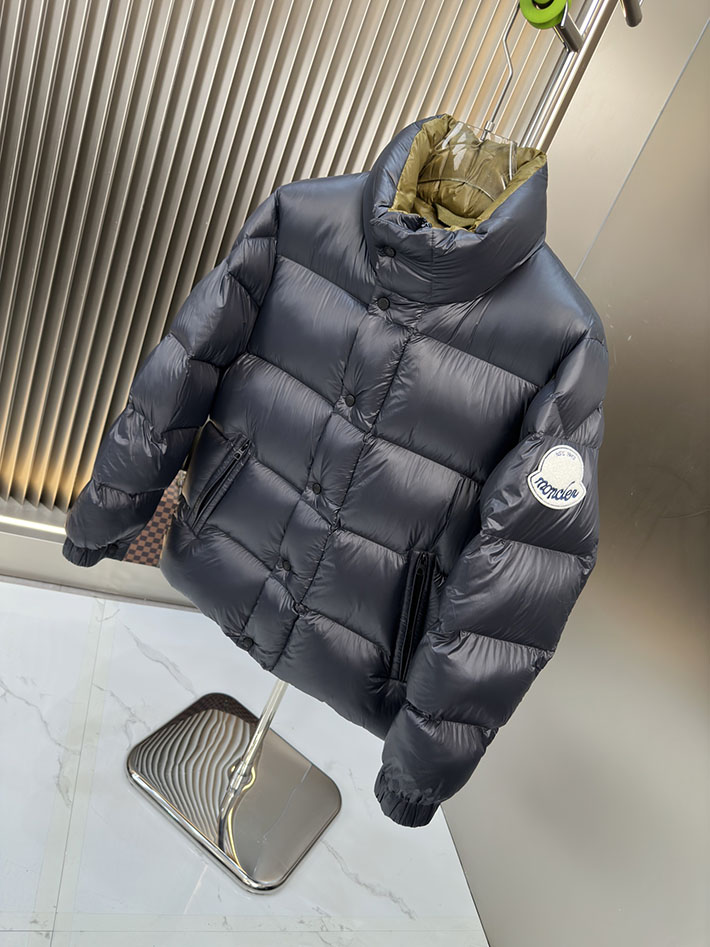 今年 流行りのダウンジャケット