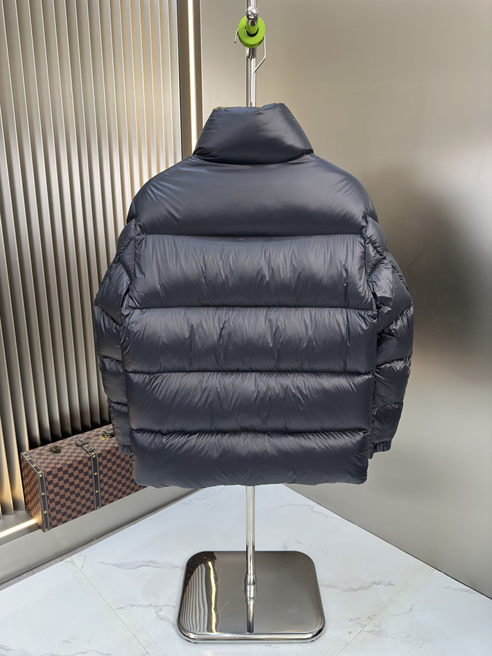 最高級モンクレールスーパーコピー Moncler Dervox ショート ダウンジャケット ブラック 2525400 今年 流行りのダウンジャケット - 画像 (2)